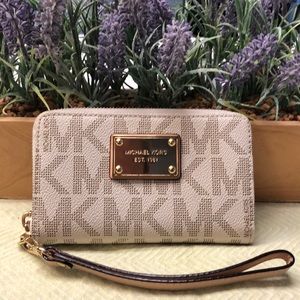 Michael Kors clutch ❤️
